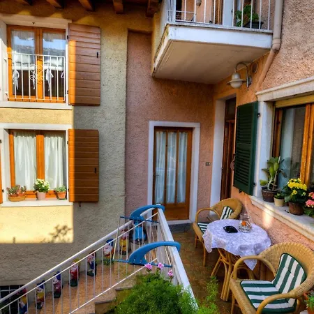 Casetta Alla Corte Castelletto Di Brenzone Exterior photo